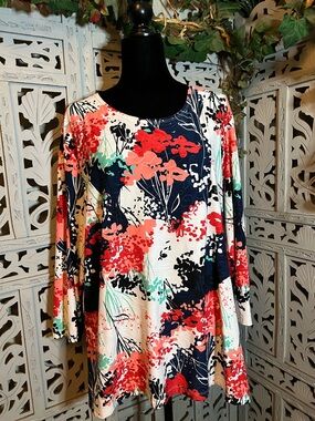 JM COLLECTION FANCY FLORAL WHITE BLUE & MULTICOLORS FLOWY PLUS SIZE TOP
